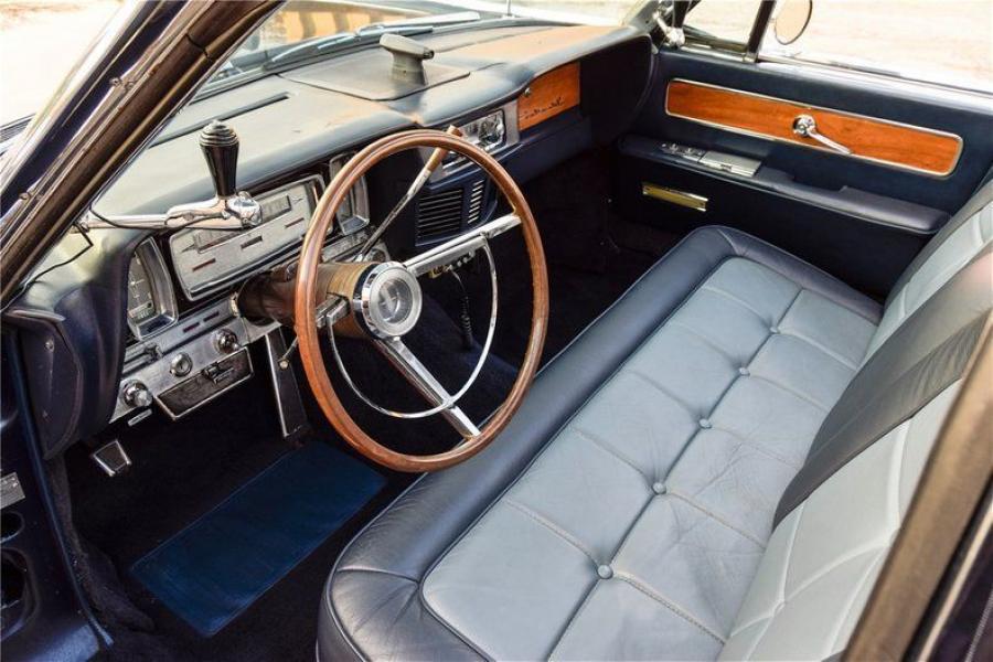Интерьер Lincoln Continental Limousine (53A) 1963 года  (фото 23 из 27)